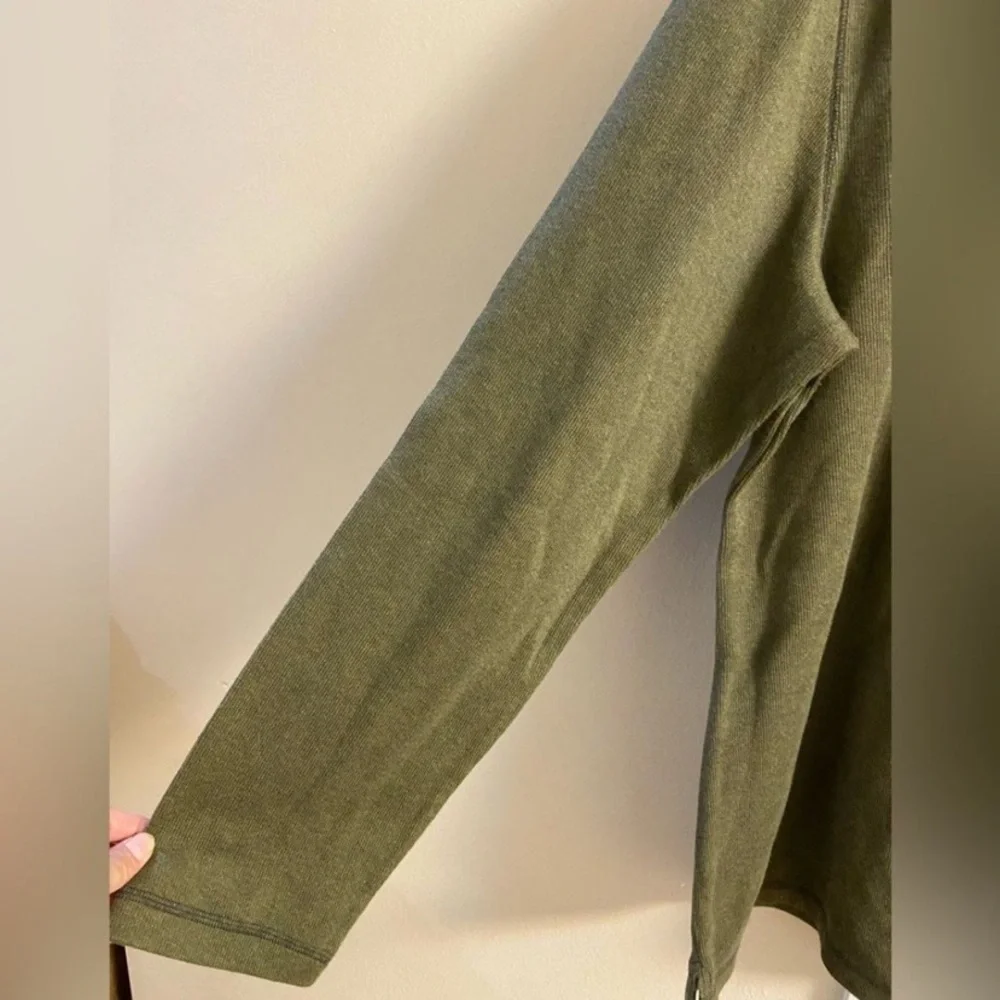 Banana Republic olive green Long Sleeve knit top XL NWT